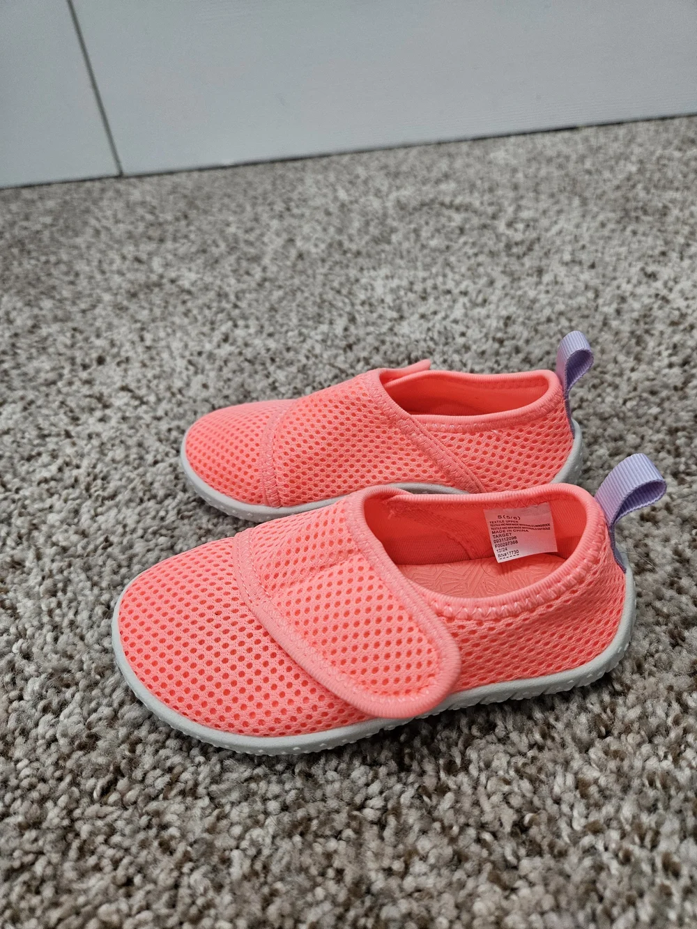Cat & Jack Coral Mesh Velcro Water Shoes 5T/6T Small EUC